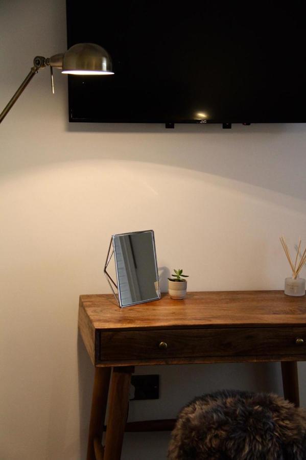 Upstairs At 33 - Self Check In Boutique Accommodation In Worcester Centre Buitenkant foto