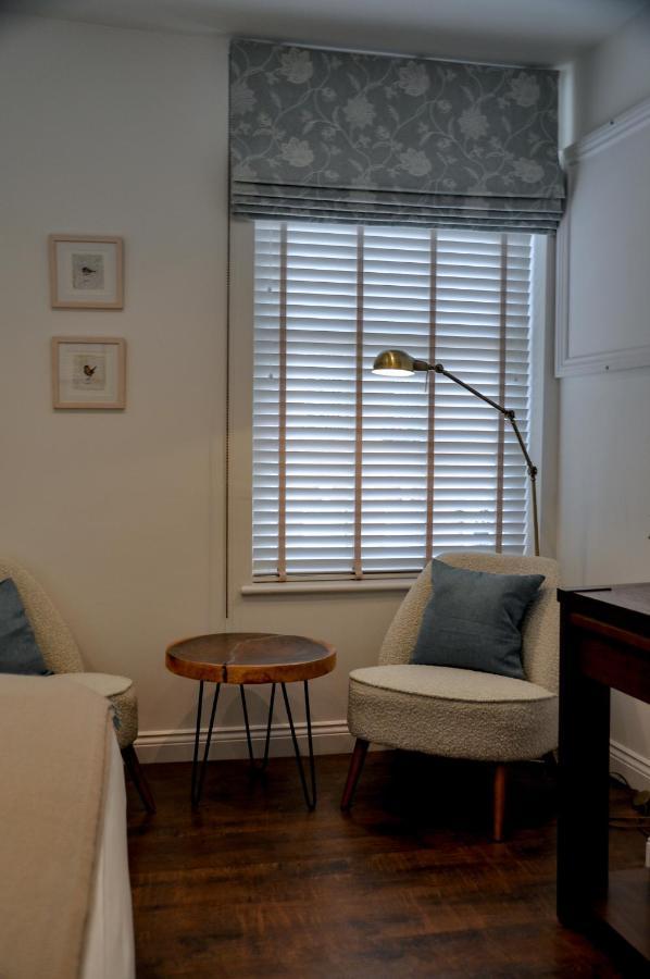 Upstairs At 33 - Self Check In Boutique Accommodation In Worcester Centre Buitenkant foto