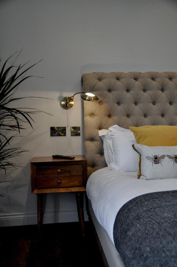 Upstairs At 33 - Self Check In Boutique Accommodation In Worcester Centre Buitenkant foto
