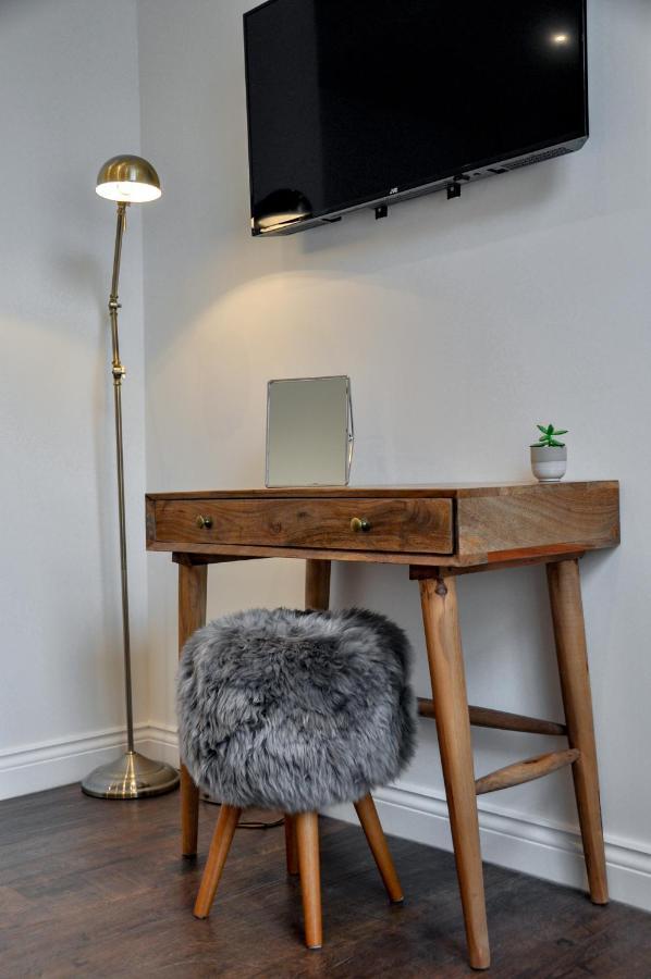 Upstairs At 33 - Self Check In Boutique Accommodation In Worcester Centre Buitenkant foto