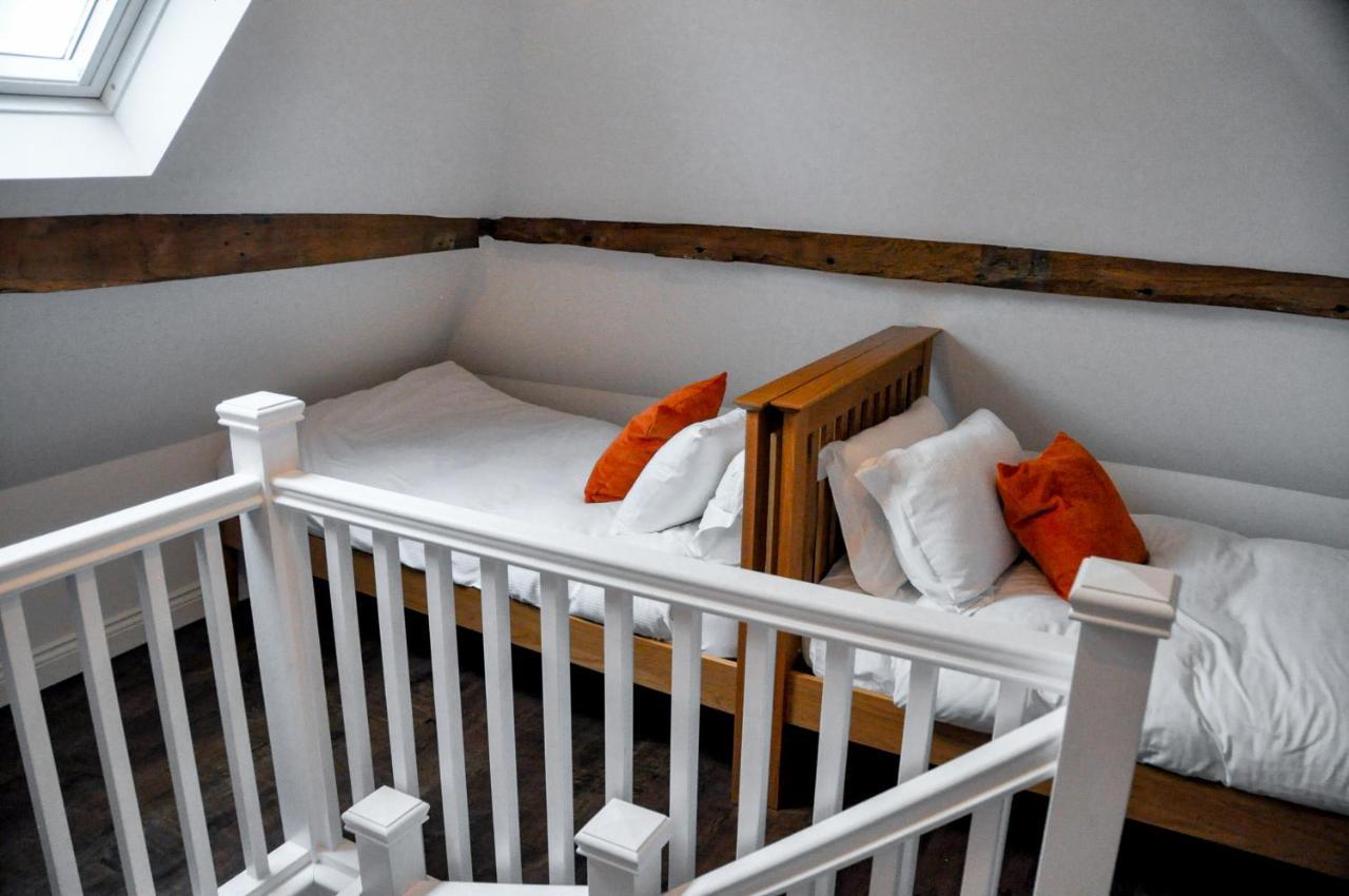 Upstairs At 33 - Self Check In Boutique Accommodation In Worcester Centre Buitenkant foto