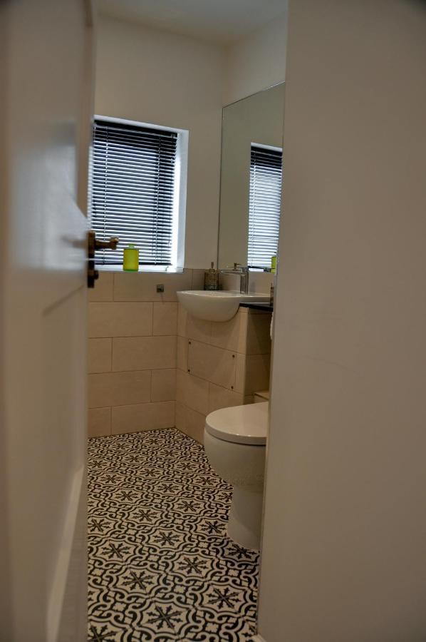 Upstairs At 33 - Self Check In Boutique Accommodation In Worcester Centre Buitenkant foto